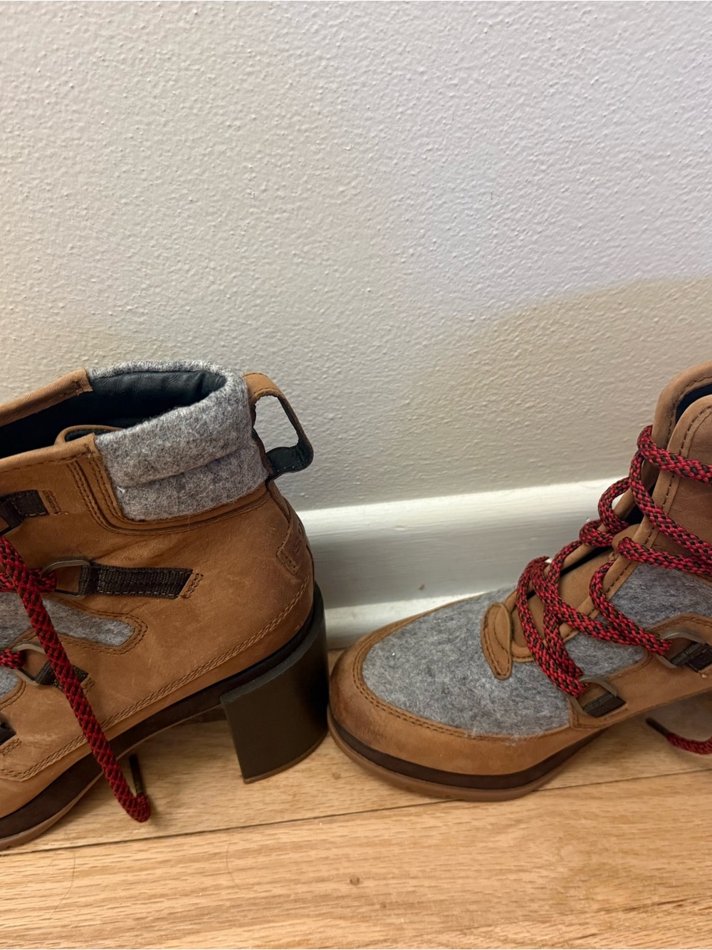 Sorel Tan and Gray Women's Lace-Up Ankle Boots with Red Laces